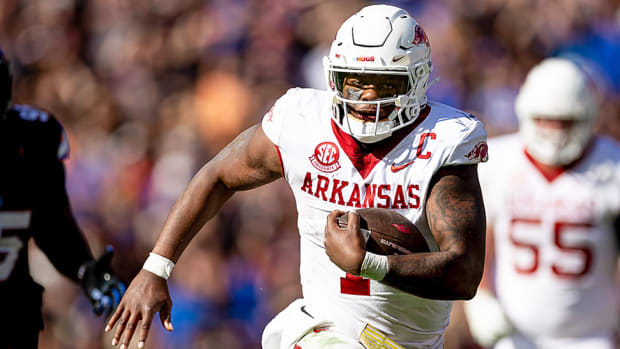 Arkansas quarterback KJ Jefferson breaks free for a 25-yard touchdown late in the fourth quarter against the Florida Gators.